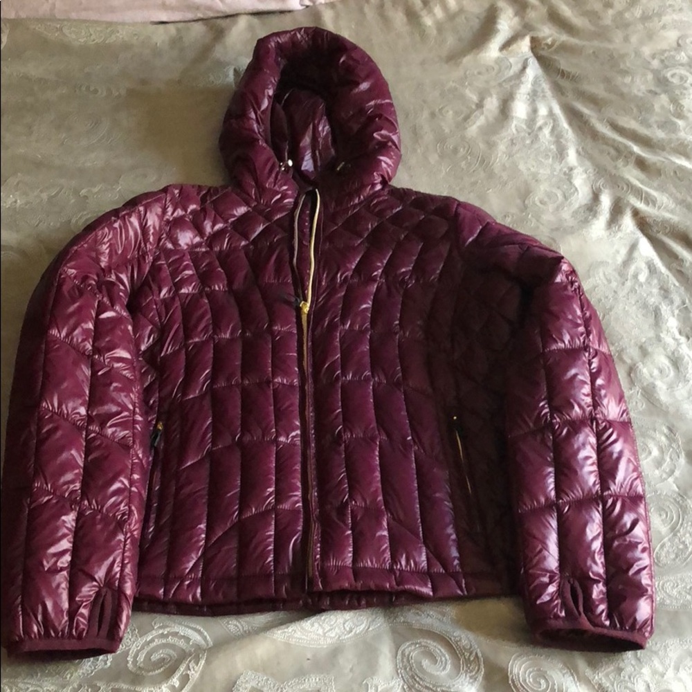 New never worn Steve Madden burgundy puff jacket
